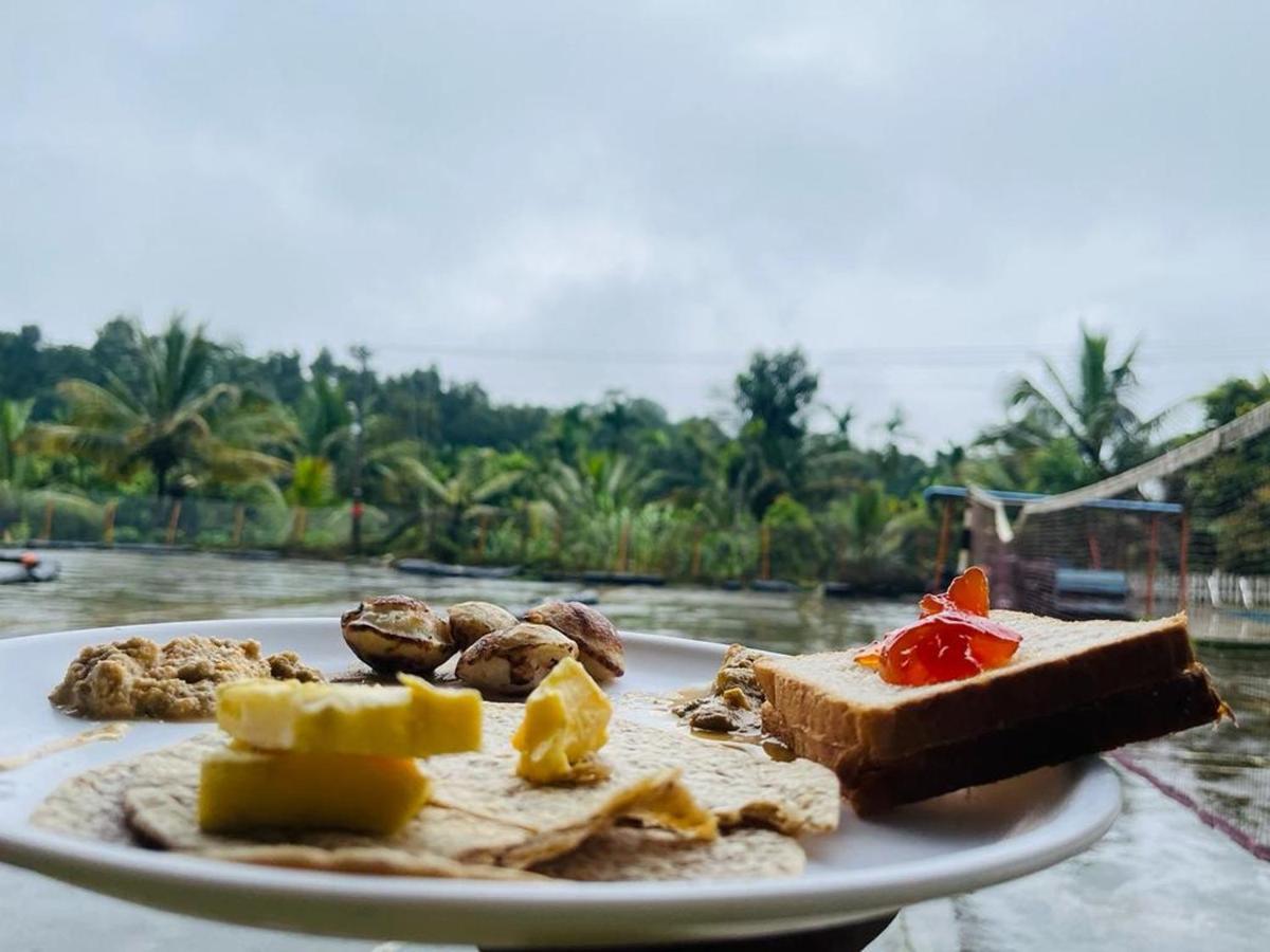 Leisure Homestay - Pool, Boating, Zipline, Home Food, Estate Chikmagalūr Eksteriør bilde
